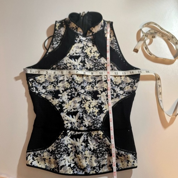 **SOLD** Lululemon | RARE Salty Swim Sleeveless Rashie - Picture 9 of 9